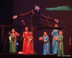 Presentación de la ópera "El Lobo y el Santo" en el Teatro Rubén Darío