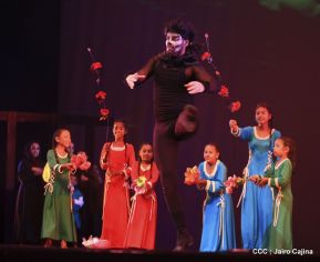 Presentación de la ópera "El Lobo y el Santo" en el Teatro Rubén Darío