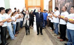 Daniel y Rosario rinden homenaje al Padre Miguel D'Escoto