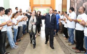 Daniel y Rosario rinden homenaje al Padre Miguel D'Escoto