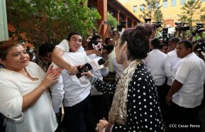 Daniel y Rosario rinden homenaje al Padre Miguel D'Escoto