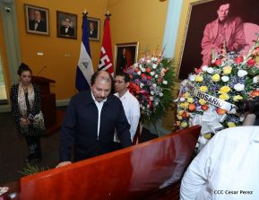 Daniel y Rosario rinden homenaje al Padre Miguel D'Escoto