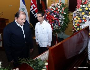 Daniel y Rosario rinden homenaje al Padre Miguel D'Escoto