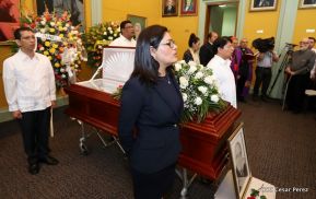 Daniel y Rosario rinden homenaje al Padre Miguel D'Escoto