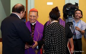 Daniel y Rosario rinden homenaje al Padre Miguel D'Escoto