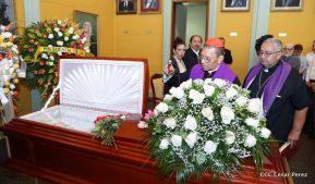 Daniel y Rosario rinden homenaje al Padre Miguel D'Escoto