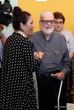 Daniel y Rosario rinden homenaje al Padre Miguel D'Escoto