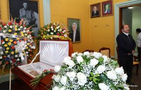 Daniel y Rosario rinden homenaje al Padre Miguel D'Escoto