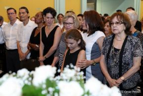 Daniel y Rosario rinden homenaje al Padre Miguel D'Escoto