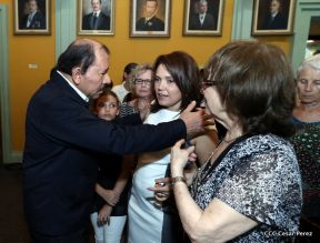 Daniel y Rosario rinden homenaje al Padre Miguel D'Escoto