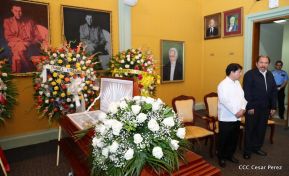 Daniel y Rosario rinden homenaje al Padre Miguel D'Escoto