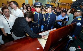 Daniel y Rosario rinden homenaje al Padre Miguel D'Escoto