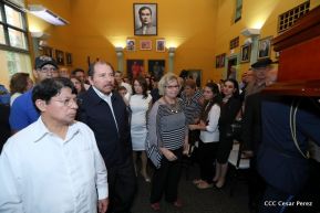 Daniel y Rosario rinden homenaje al Padre Miguel D'Escoto
