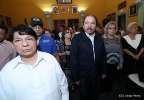 Daniel y Rosario rinden homenaje al Padre Miguel D'Escoto