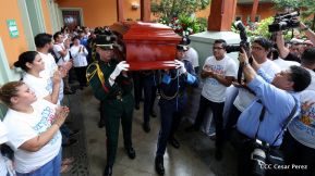 Daniel y Rosario rinden homenaje al Padre Miguel D'Escoto