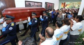 Daniel y Rosario rinden homenaje al Padre Miguel D'Escoto