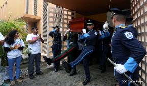 Daniel y Rosario rinden homenaje al Padre Miguel D'Escoto
