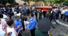 Daniel y Rosario rinden homenaje al Padre Miguel D'Escoto