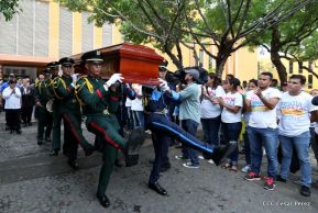 Daniel y Rosario rinden homenaje al Padre Miguel D'Escoto