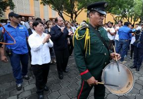 Daniel y Rosario rinden homenaje al Padre Miguel D'Escoto