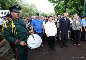 Daniel y Rosario rinden homenaje al Padre Miguel D'Escoto