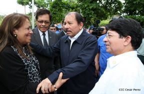 Daniel y Rosario rinden homenaje al Padre Miguel D'Escoto