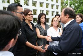 Daniel y Rosario rinden homenaje al Padre Miguel D'Escoto