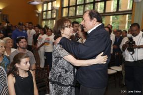 Daniel y Rosario rinden homenaje al Padre Miguel D'Escoto