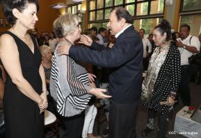 Daniel y Rosario rinden homenaje al Padre Miguel D'Escoto