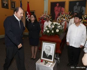 Daniel y Rosario rinden homenaje al Padre Miguel D'Escoto