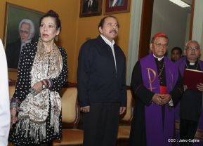 Daniel y Rosario rinden homenaje al Padre Miguel D'Escoto