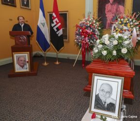 Daniel y Rosario rinden homenaje al Padre Miguel D'Escoto