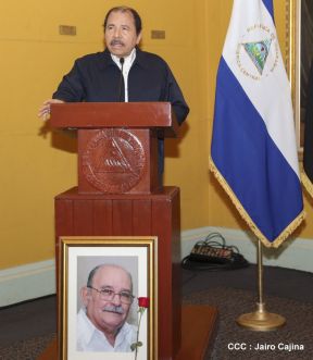 Daniel y Rosario rinden homenaje al Padre Miguel D'Escoto