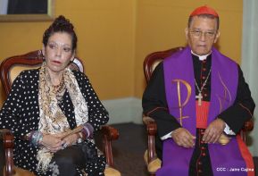 Daniel y Rosario rinden homenaje al Padre Miguel D'Escoto