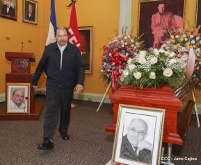 Daniel y Rosario rinden homenaje al Padre Miguel D'Escoto