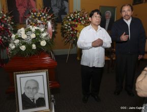 Daniel y Rosario rinden homenaje al Padre Miguel D'Escoto