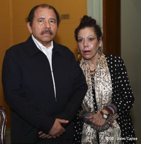 Daniel y Rosario rinden homenaje al Padre Miguel D'Escoto