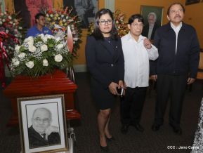 Daniel y Rosario rinden homenaje al Padre Miguel D'Escoto