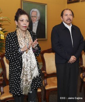 Daniel y Rosario rinden homenaje al Padre Miguel D'Escoto