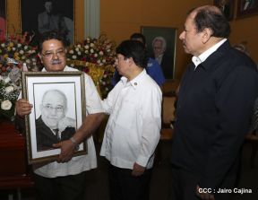 Daniel y Rosario rinden homenaje al Padre Miguel D'Escoto