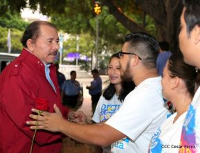 Daniel y Rosario en acto central del natalicio del Comandante Carlos Fonseca Amador