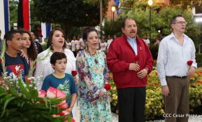 Daniel y Rosario en acto central del natalicio del Comandante Carlos Fonseca Amador