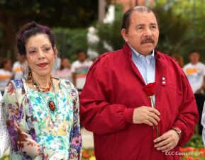 Daniel y Rosario en acto central del natalicio del Comandante Carlos Fonseca Amador