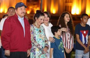 Daniel y Rosario en acto central del natalicio del Comandante Carlos Fonseca Amador