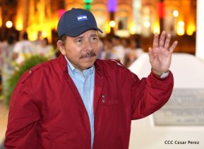 Daniel y Rosario en acto central del natalicio del Comandante Carlos Fonseca Amador