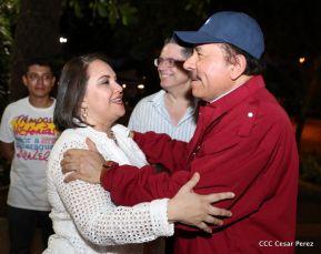 Daniel y Rosario en acto central del natalicio del Comandante Carlos Fonseca Amador