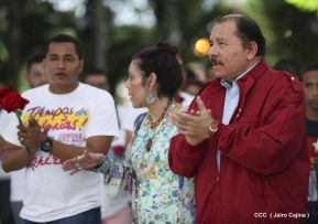 Daniel y Rosario en acto central del natalicio del Comandante Carlos Fonseca Amador