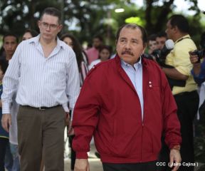 Daniel y Rosario en acto central del natalicio del Comandante Carlos Fonseca Amador