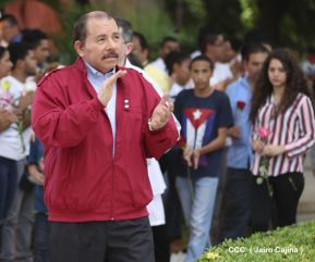 Daniel y Rosario en acto central del natalicio del Comandante Carlos Fonseca Amador
