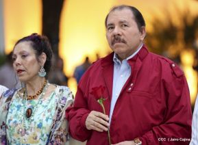 Daniel y Rosario en acto central del natalicio del Comandante Carlos Fonseca Amador